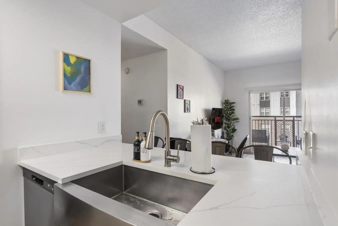 夏洛特Bright Uptown Bliss - Free Parking, Walkable, Views公寓 0*, 夏洛特