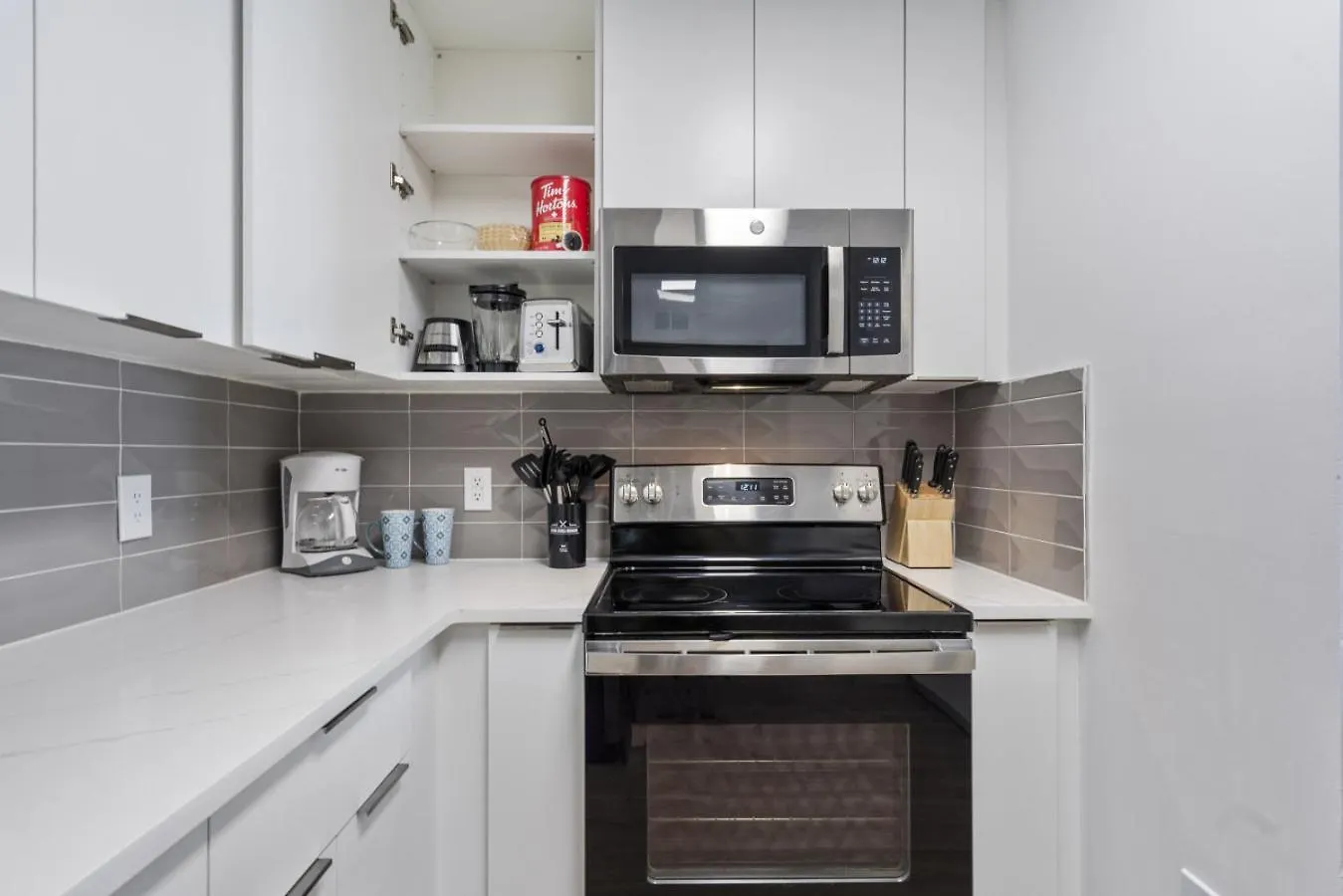 夏洛特Bright Uptown Bliss - Free Parking, Walkable, Views公寓