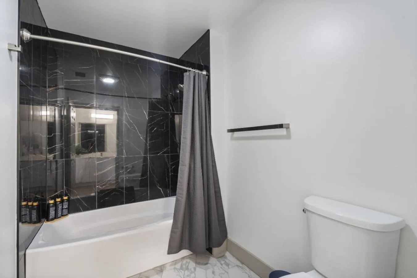 公寓 夏洛特Bright Uptown Bliss - Free Parking, Walkable, Views公寓