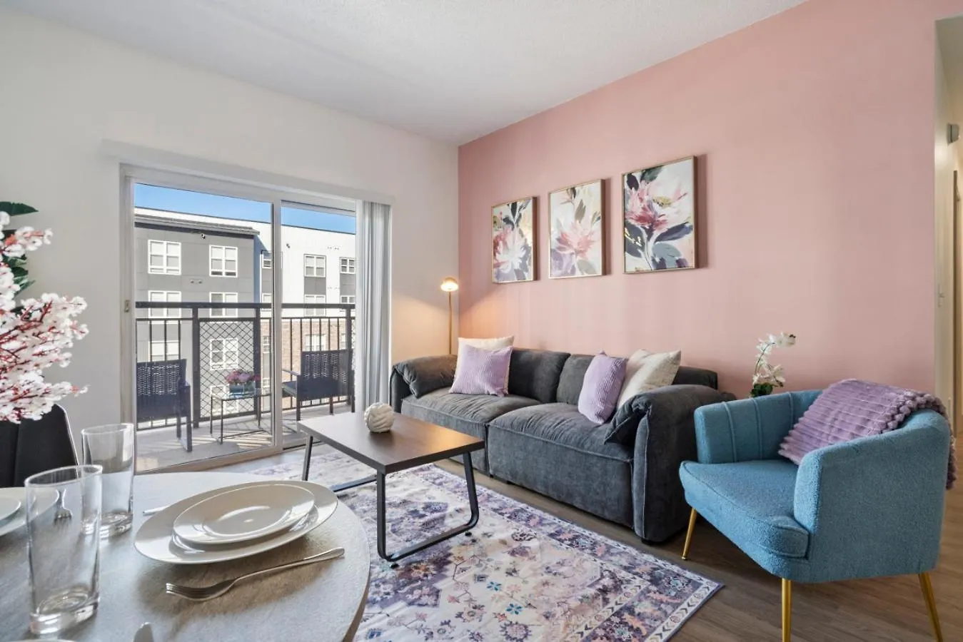 夏洛特Bright Uptown Bliss - Free Parking, Walkable, Views公寓 美国