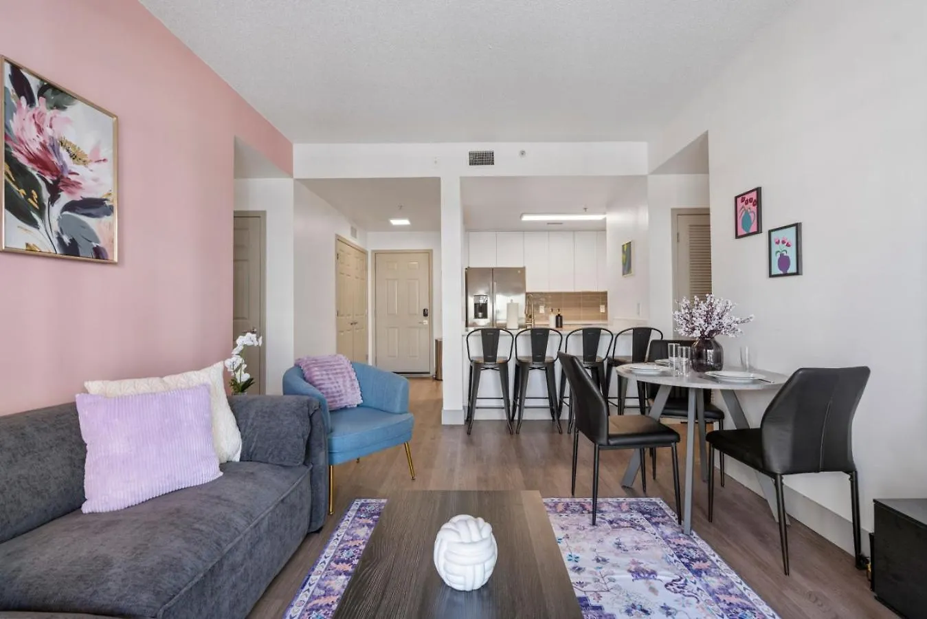 公寓 夏洛特Bright Uptown Bliss - Free Parking, Walkable, Views公寓 美国